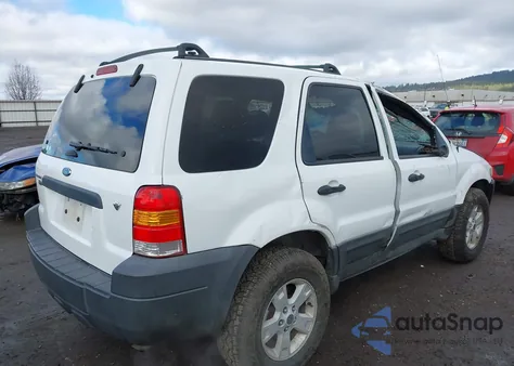2005 Ford Escape Xlt z USA, uszkodzony, nr VIN 1FMYU93125KE47209